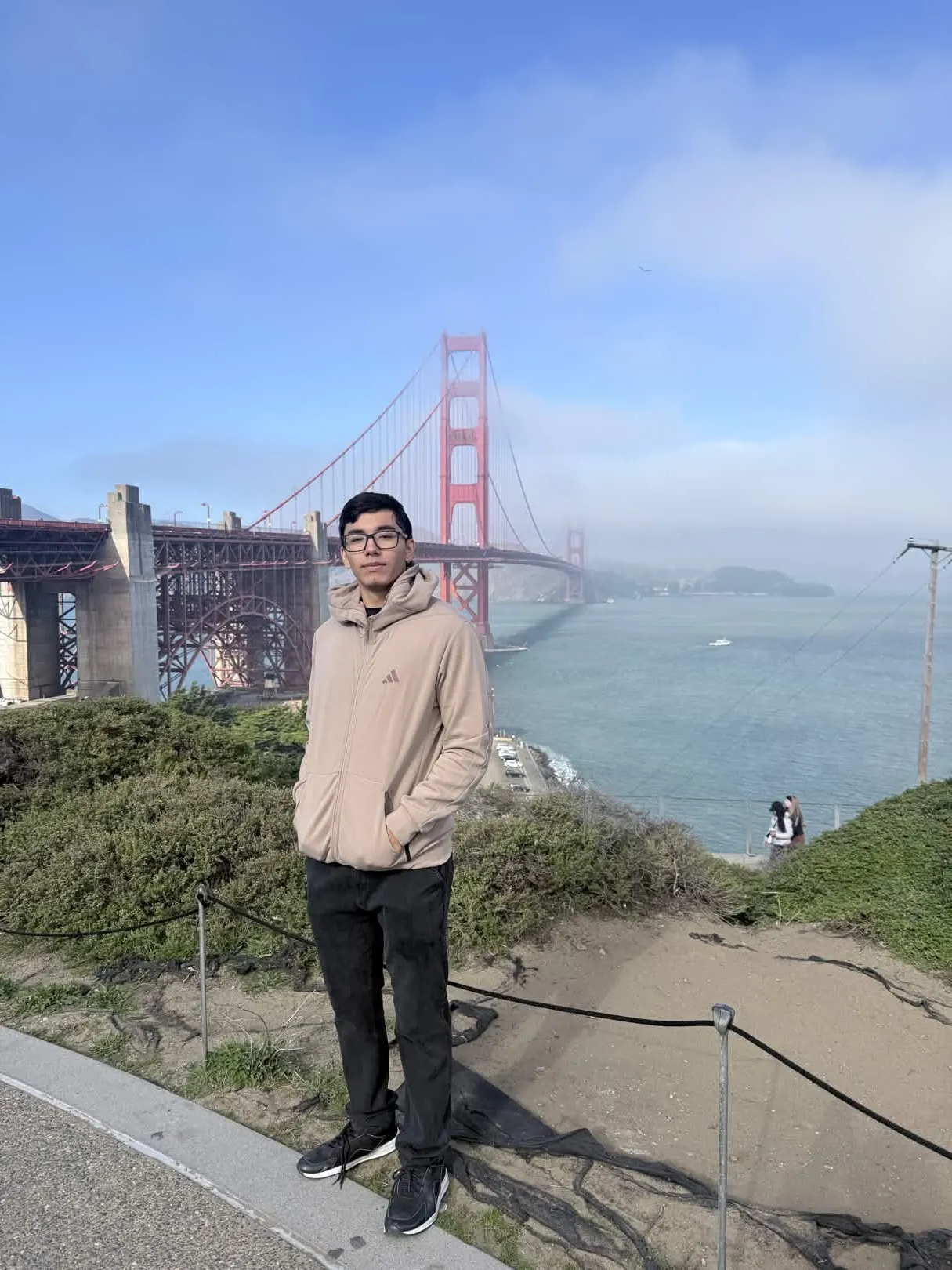 Enzo Vaccaro na Golden Gate Bridge, em San Francisco